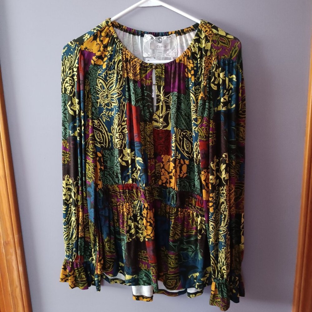 *Price Drop* New Cupio Women's Long Sleeve Keyhole Top, size M
